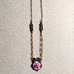 🔥🔥Vintage Avon **Porcelain Rose Garden" 1992 12 inch gold tone necklace